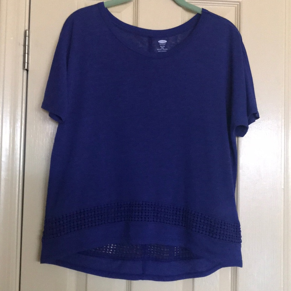 Old Navy women’s top.